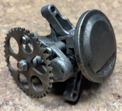 80 Yamaha XJ650 XJ 650 Maxim Engine Oil Pump 1980 Parts Gear C10 - Image 1 of 3