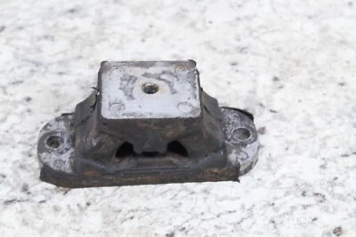 2014 YAMAHA WAVERUNNER FX SVHO 1.8 крепление двигателя двигателя, 67 X-44517-10-00 - Изображение 1 из 4