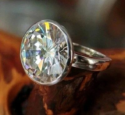 20 Ct Certified Treated Stunning Off White Diamond Solitaire Ring In 925 Silver - Image 1 of 4