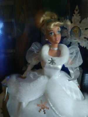 全新 1996 年华特迪士尼灰姑娘假日公主芭比娃娃美泰 # 16090 全新带盒 — 第 1/4 张图片