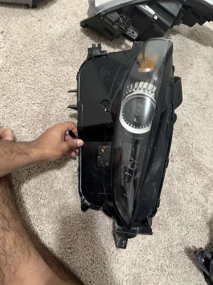 Faro delantero derecho Mazda Cx-30 2024 OEM genuino daños en el soporte Foto 1 de 4