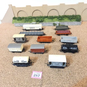 MODEL RAILWAY OO GAUGE JOB LOT OF WAGONS X 12  LOT. 287  FREE POST - Foto 1 di 1
