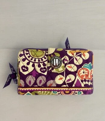 Vera Bradley Quilted Hipster Turnlock Clutch Wallet Excellent Condition  - Image 1 of 4