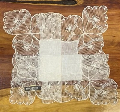 Pañuelo de lino marfil encaje red bordado vintage celebridades hecho en Suiza Foto 1 de 4