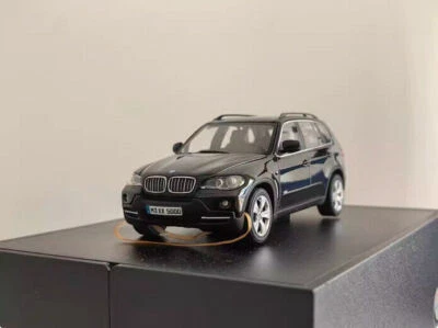 Coche fundido a presión de aleación versión concesionario 1:43 BMW X5 (E70) Foto 1 de 4