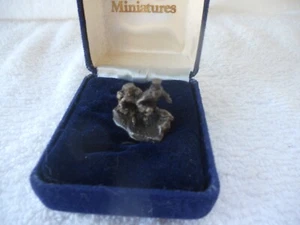 GOEBEL OLSZEWSKI MINIATURE FIGURINE - "CENTRAL PARK SUNDAY", NO. 37041 - Picture 1 of 4