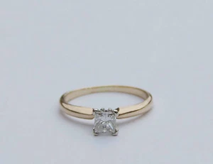 Anillo solitario de diamantes blancos brillantes princesa genuino para damas - oro amarillo 14k - Imagen 1 de 4