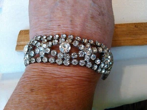VINTAGE "WEISS" SIGNIERTES DESIGNER ARMBAND KLAR STRASS 7" LANG 1" BREIT SCHÖN - Bild 1 von 5