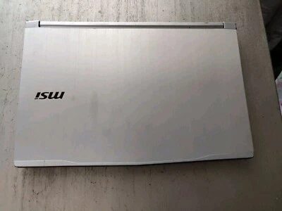 MSI PE60 6QE Foto 1 de 4