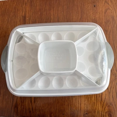 Pampered Chef Chillzanne Rectangular Server Deviled Egg/Vegetable Tray - Image 1 of 4