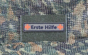 Klettpatch "Erste Hilfe" mit Roten Kreuzen, 2x10 cm - Bild 1 von 1