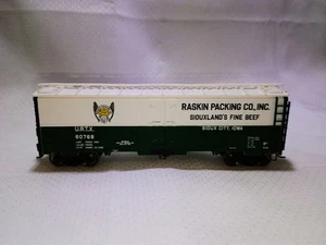 Walthers HO Scale URTX 60769 Raskin Packing Co., Inc. Refrigerated Boxcar - Picture 1 of 5
