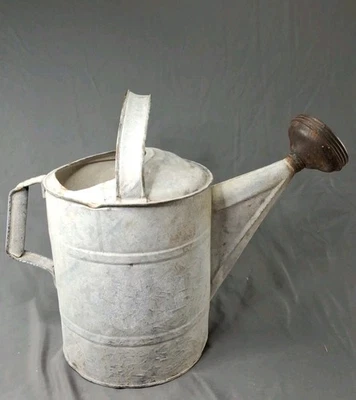 Lata de aspersão vintage de 2-1/4 galões galvanizec metal planta água jardim - Imagem 1 de 4