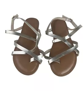 Torrid Metallic Silber Riemchensandalen mit verstellbarem Knöchelriemen Größe 8,5 WW - Bild 1 von 7