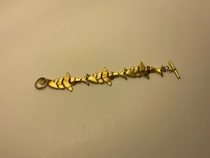HTF! BRACCIALE PESCE ARTICOLATO VINTAGE FIRMATO ANNE KLEIN OPACO ORO FIBBIA A SCATTO - Foto 1 di 6