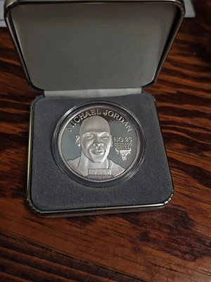 Moneda de plata 1996 Upper Deck auténtica Michael Jordan MVP 1 Troy OZ #3115/5000 Bulls Foto 1 de 2