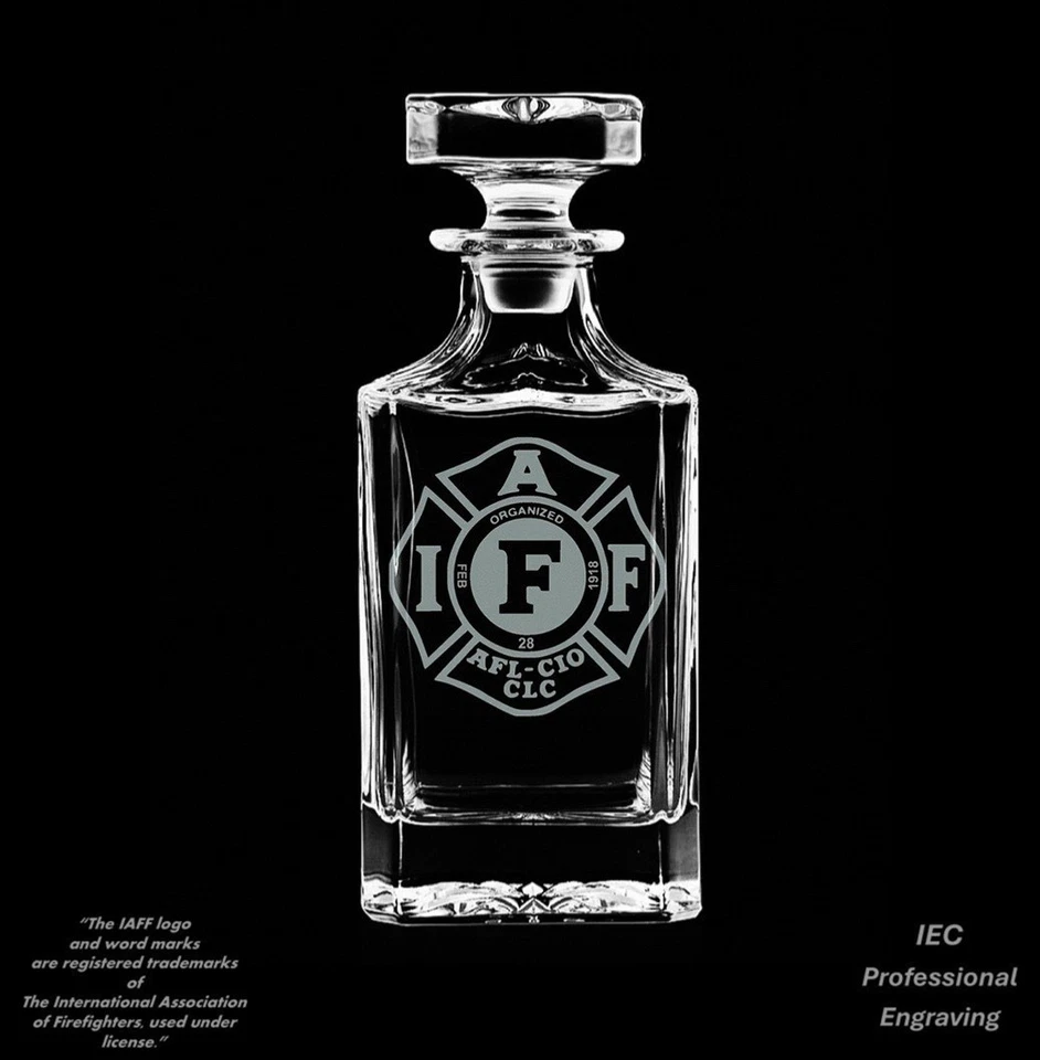 Jarra de whisky IAFF 25 OZ con vasos Rocks opcionales de 10 OZ Foto 1 de 1