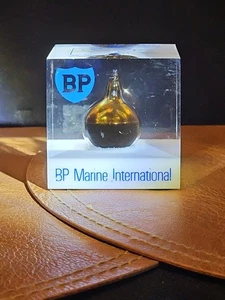 Cubo Lucite BP International de aceite de Alaska de colección 2" x 2" x 2" - Imagen 1 de 10