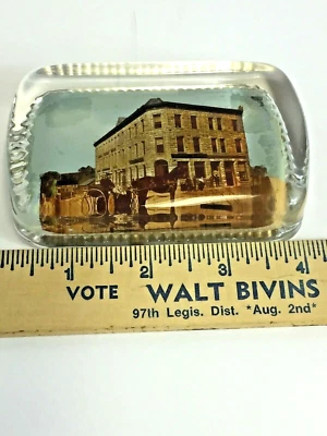 1901 Hotel Fargo at Hot Springs, South Dakota. Glass paperweight Souvenir - Image 1 of 4