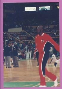 REAL PHOTO LOT 12) 1992+/- MICHAEL JORDAN PAXSON CELTICS GARDEN WARM-UPS *TPHLC - Picture 1 of 10