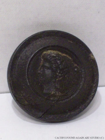 Queen Victoria Jubilee Bust Black Bog Wood High Relief Cameo Picture Button Vtg Cover