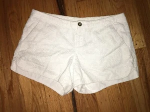 LILLY PULITZER WHITE LADIES SHORTS SIZE 4 - Picture 1 of 8