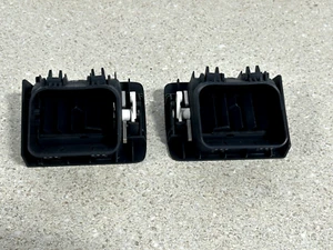 04-11 VOLVO S40 FRONT LEFT RIGHT DASH AIR VENT OEM - Picture 1 of 3