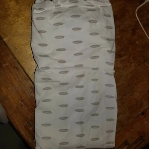 Land of Nod "DK Iconic Feather - Gray" Toddler Fitted Sheet - Picture 1 of 4