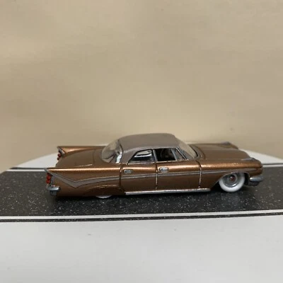 Johnny Lightning 1959 De Soto Fireflite marrón metálico personalizado con paredes blancas 1:64 Foto 1 de 4