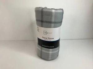 Lanzamiento de lana Mainstays 50"" x 60"" gris a cuadros-NUEVO - Imagen 1 de 5