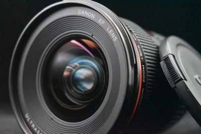 [US Duty Paid] Canon EF 17-35mm f/2.8 L USM AF Wide Angle Zoom Lens JAPAN 8582 - Image 1 of 4