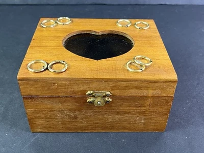 Маленькая деревянная шкатулка с вырезом в виде сердца ручной работы безделушки на петлях дерево - Изображение 1 из 4