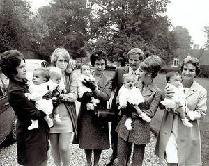 1970 Original DBLWT Photo Letts Sextuplets christened at St. Michael's Church - Picture 1 of 2