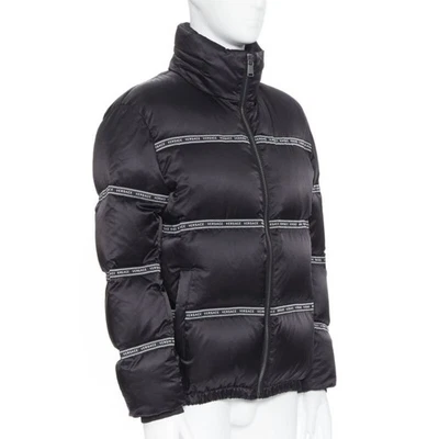 Chaqueta acolchada VERSACE Nastro Stampa negra logo cinta plumón de ganso IT46 S Foto 1 de 4