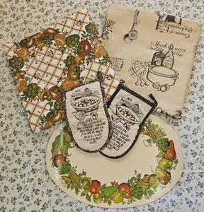 LOT ~ VTG Mushroom Retro Vinyl Tablecloths ~ Spice Of Life Placemat ~ Oven Mitts - Picture 1 of 24