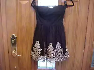 NWT SHORT STRAPLESS COCKTAIL PARTY HOMECOMING DRESS SIZE SMALL BLACK W GOLD - Picture 1 of 11