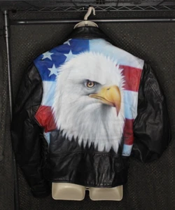 Vintage schwarze Leder Biker Jacke mit Airbrush Weißkopfseeadler und amerikanischer Flagge - Bild 1 von 4