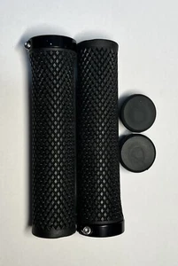 Mountain bike lock on handlebar grips - Picture 1 of 4