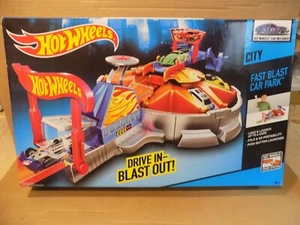 HOT WHEELS 1:64, FAST BLAST CAR PARK PLAY SET, #BHP89, NIB! - Picture 1 of 2