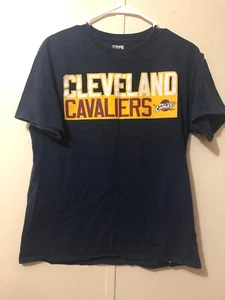 Majestic Herren King LeBron James Cleveland Cavaliers T-Shirt Gr. M mittelblau - Bild 1 von 4