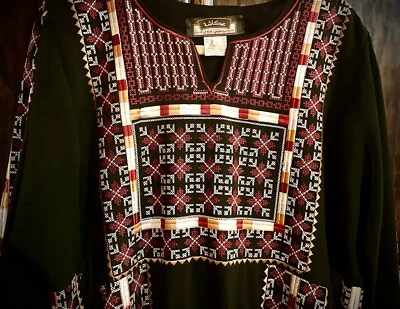 Caftán THOBE Negro Cosido en Cruz Bordado Hecho en Jordania Usado en Excelente Condición M/L Foto 1 de 4