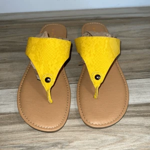 New Directions Gannie Sandals Women’s 9 Yellow/Gold Tan Sole Classic Slide - Picture 1 of 6