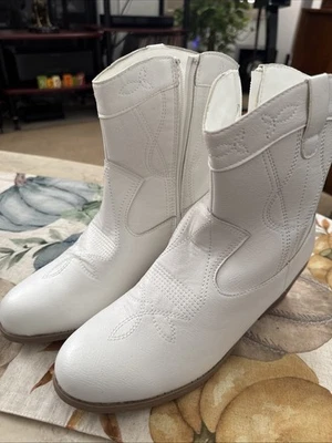 Lindas botas de vaquero blancas en relieve para mujer talla 9 Foto 1 de 4