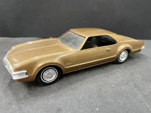C12 1968? Oldsmobile Toronado friction vintage model Promo 1/25 McM - Picture 1 of 6