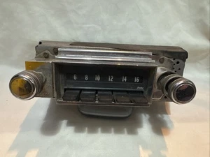 1967 Impala radio 986846 DELCO AM PUSH BUTTON RADIO - Picture 1 of 6