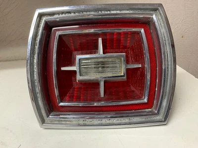 1968 年福特银河 500 尾灯原始设备制造商 66 — 第 1/4 张图片