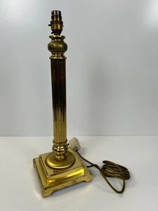 Base de lámpara de columna vintage, lámpara de mesa acanalada de latón - Imagen 1 de 9