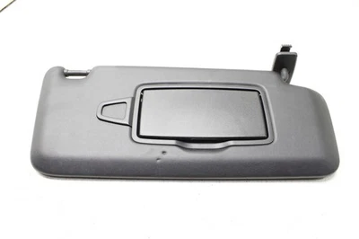 Солнцезащитный козырек передний правый 2017 Mercedes-Benz C63 AMG под правую руку  - Изображение 1 из 4