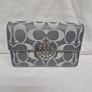 Cartera Coach Alexandra Satén Signature Triple en Gris y Azul - Imagen 1 de 12