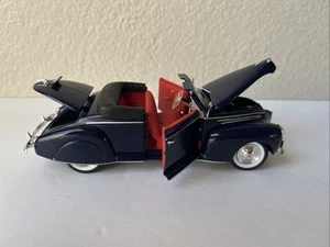 Signature 1939 Blue Lincoln Zephyr Diecast Car 1:32  Loc CC - Picture 1 of 8